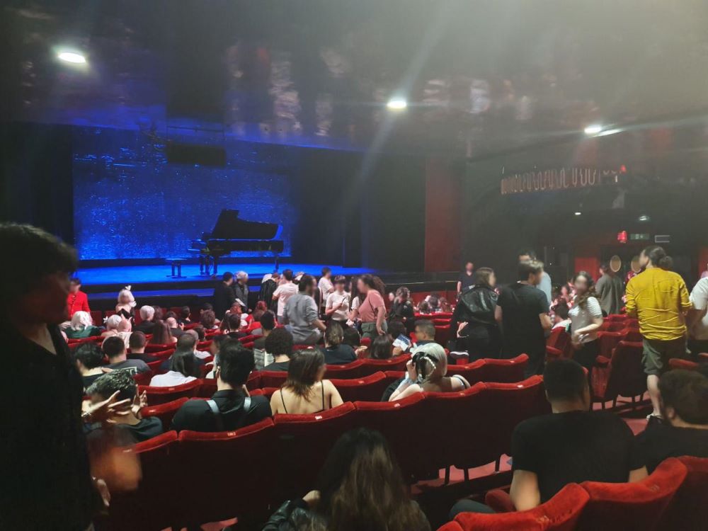 La sala del Teatro Ghione di Roma si riempie per il NieR: Piano Solo Concert - Journeys 12025 - La sala del Teatro Ghione di Roma si riempie per il NieR: Piano Solo Concert - Journeys 12025 -